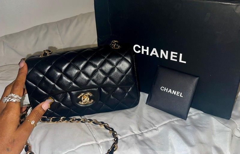 CHANEL 19 Black Quilted Leather Flap Shoulder Crossbody Bag Mixed Metal Chain