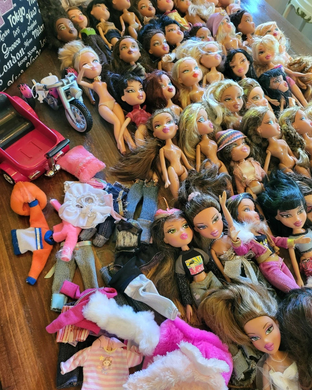 Huge Lot 75 Bratz Dolls MGA Tokyo Jade World Familiez Midnight Yasmin Boyz PLUS