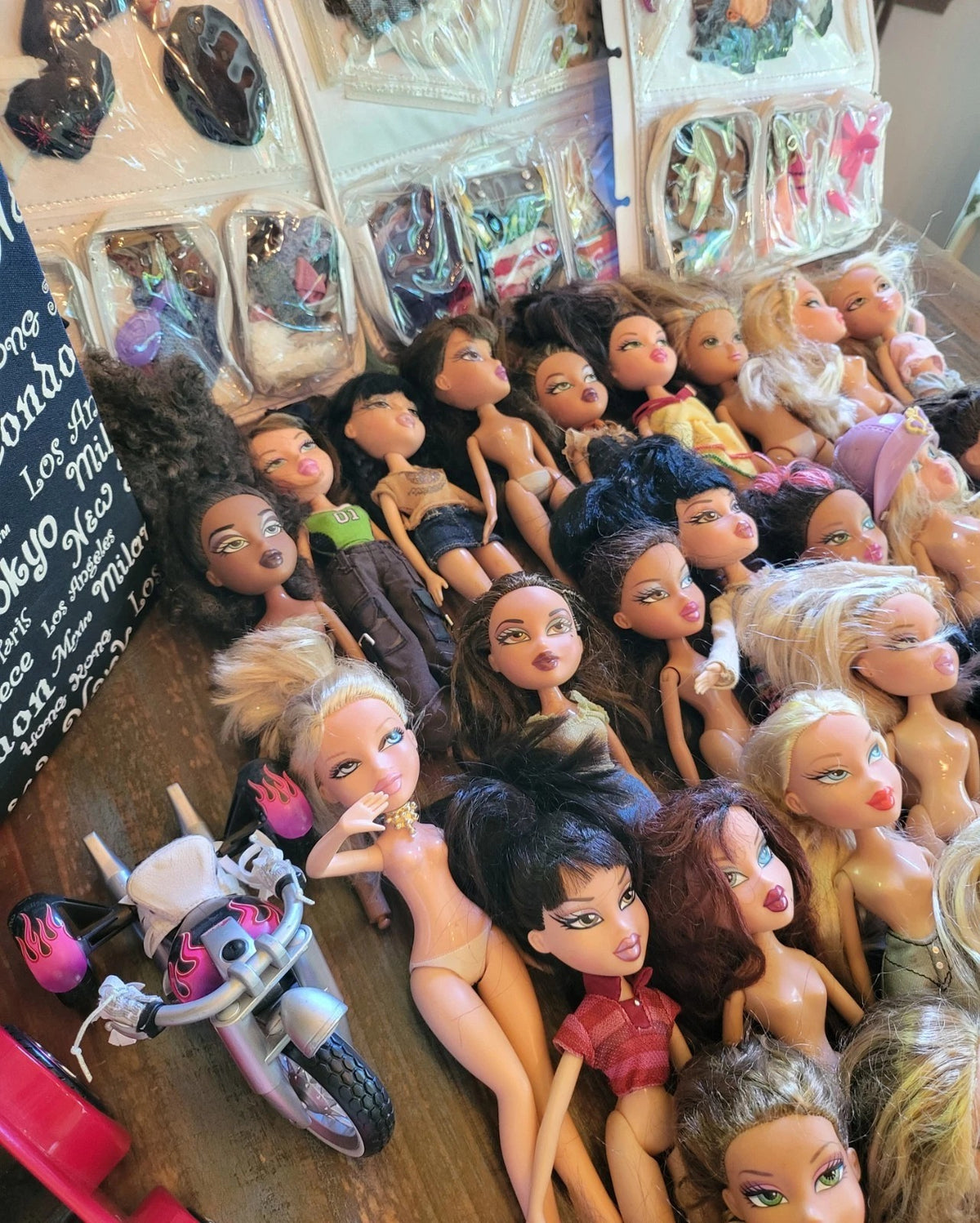 Huge Lot 75 Bratz Dolls MGA Tokyo Jade World Familiez Midnight Yasmin Boyz PLUS