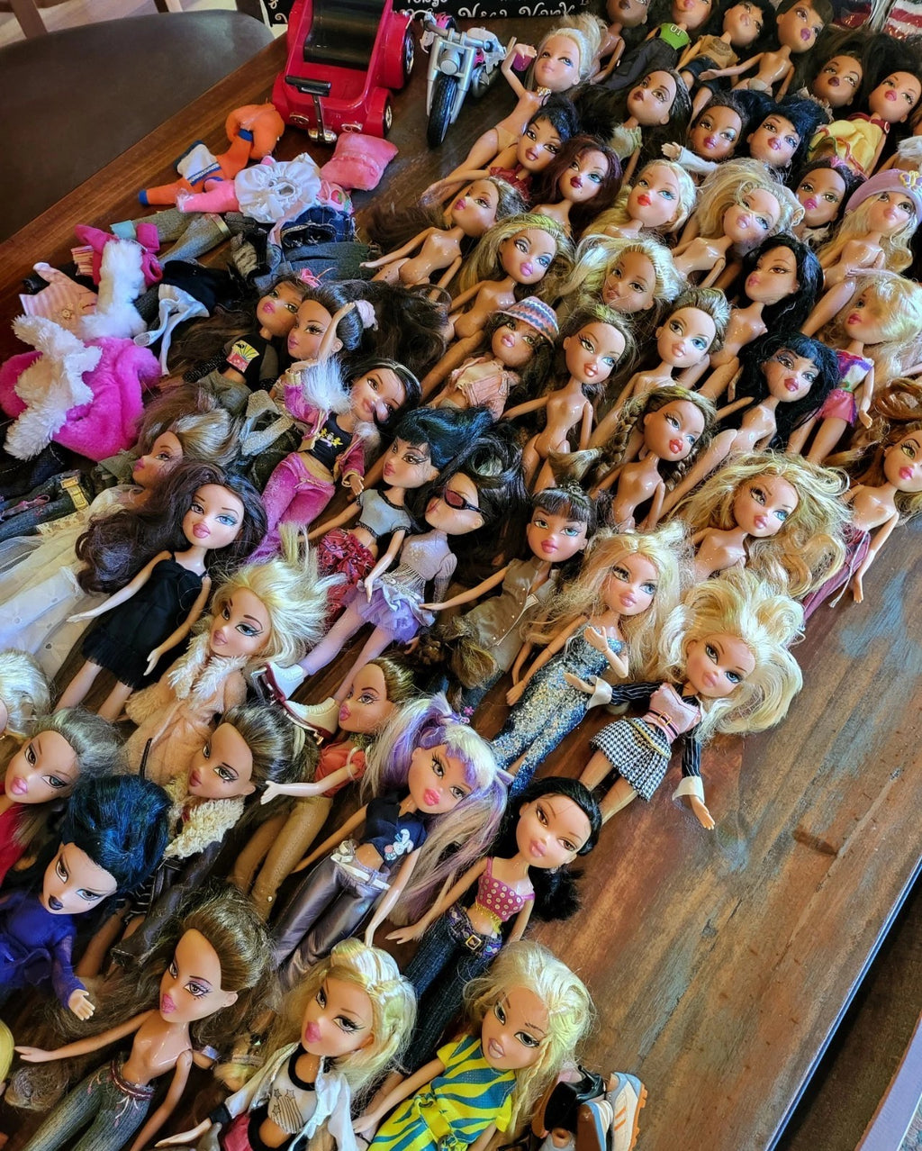 Huge Lot 75 Bratz Dolls MGA Tokyo Jade World Familiez Midnight Yasmin Boyz PLUS