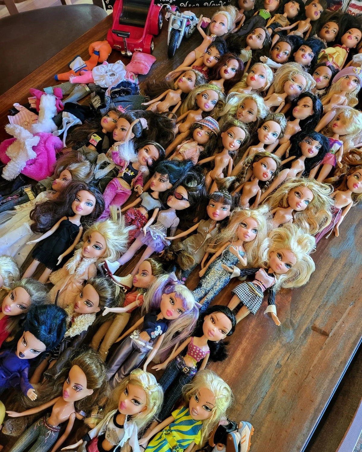 Huge Lot 75 Bratz Dolls MGA Tokyo Jade World Familiez Midnight Yasmin Boyz PLUS