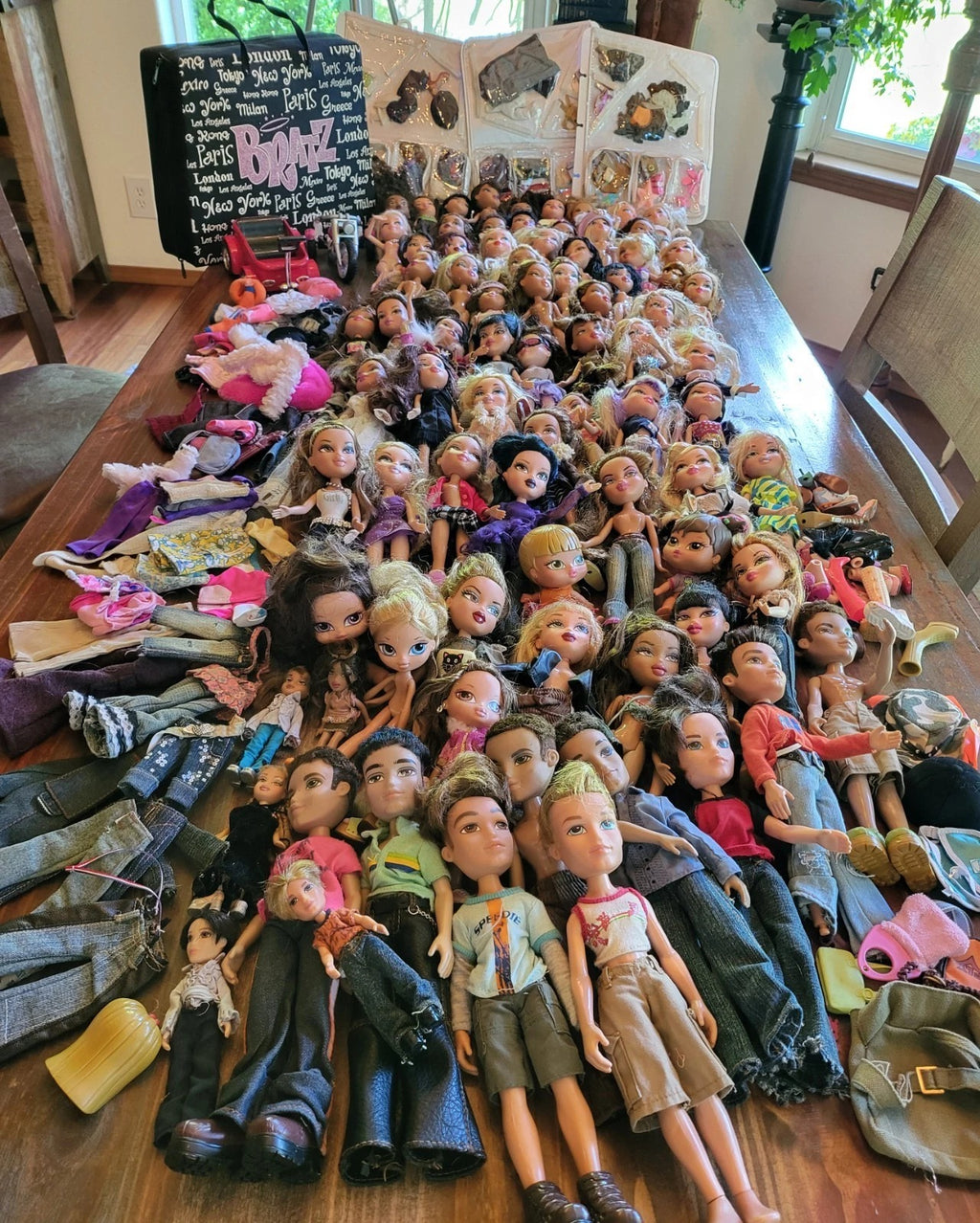 Huge Lot 75 Bratz Dolls MGA Tokyo Jade World Familiez Midnight Yasmin Boyz PLUS
