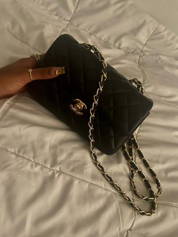 CHANEL 19 Black Quilted Leather Flap Shoulder Crossbody Bag Mixed Metal Chain