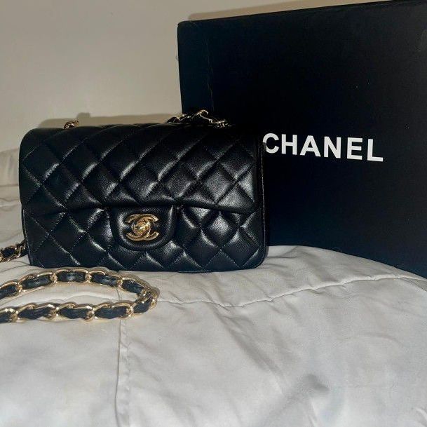 CHANEL 19 Black Quilted Leather Flap Shoulder Crossbody Bag Mixed Metal Chain
