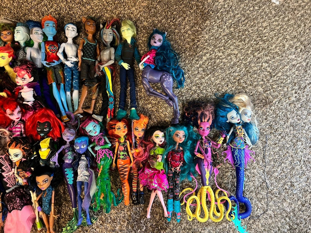 Huge Monster High Doll Lot 72 Dolls G1 Accessories Shoes Stands Gooliope HTF