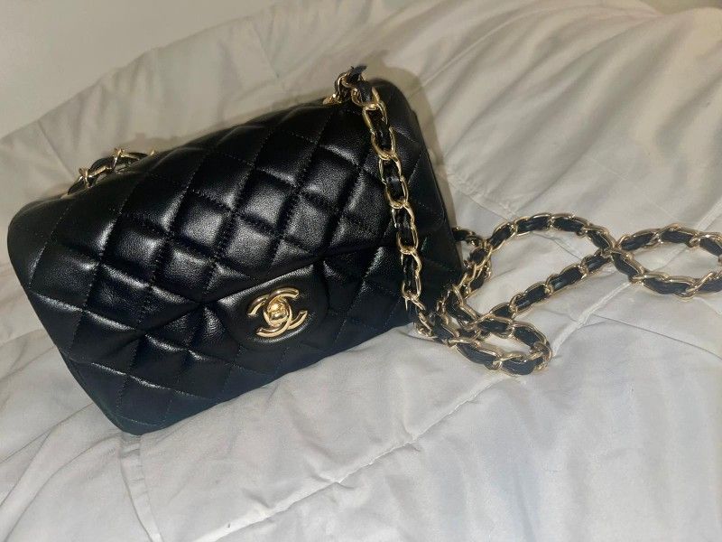 CHANEL 19 Black Quilted Leather Flap Shoulder Crossbody Bag Mixed Metal Chain