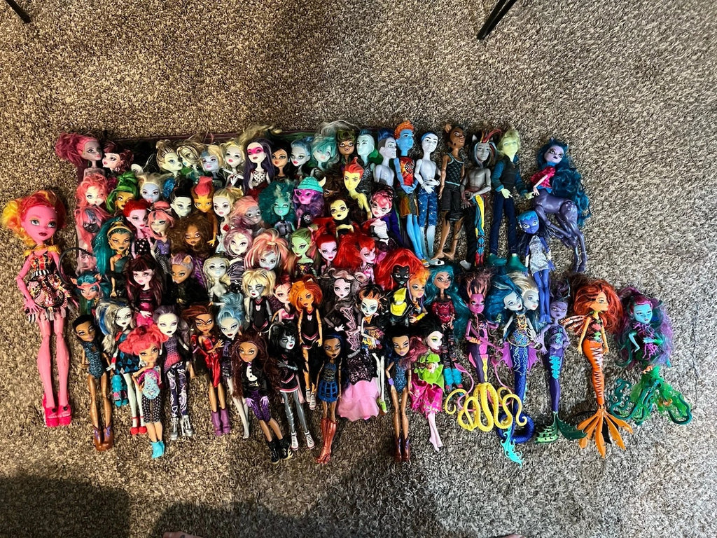 Huge Monster High Doll Lot 72 Dolls G1 Accessories Shoes Stands Gooliope HTF