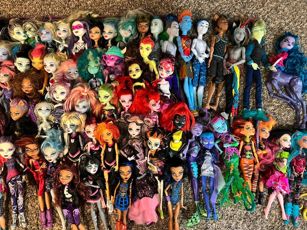 Huge Monster High Doll Lot 72 Dolls G1 Accessories Shoes Stands Gooliope HTF
