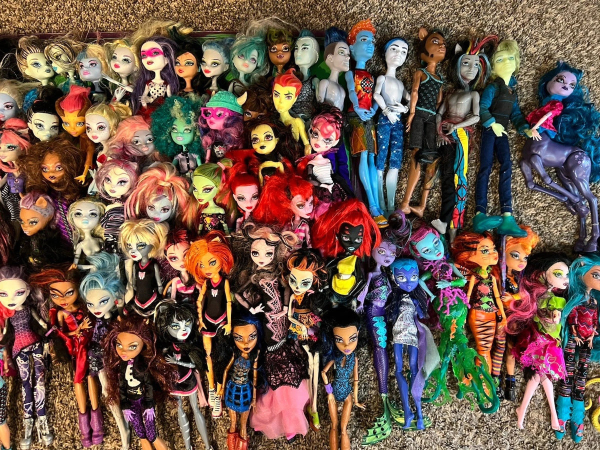 Huge Monster High Doll Lot 72 Dolls G1 Accessories Shoes Stands Gooliope HTF
