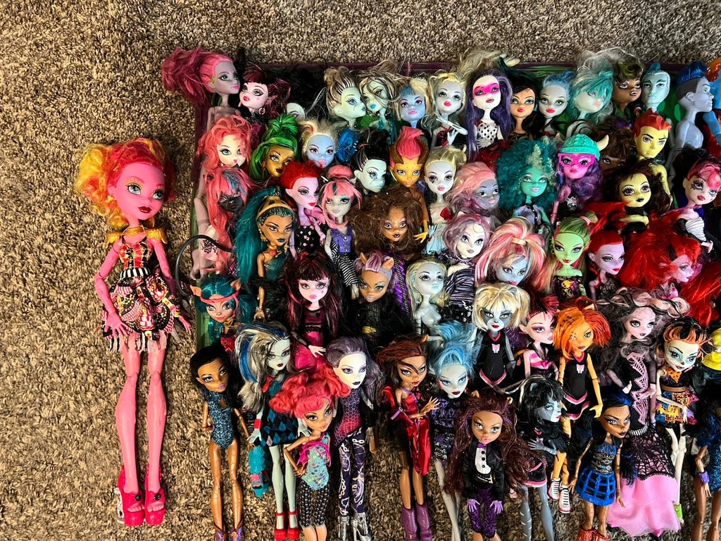 Huge Monster High Doll Lot 72 Dolls G1 Accessories Shoes Stands Gooliope HTF